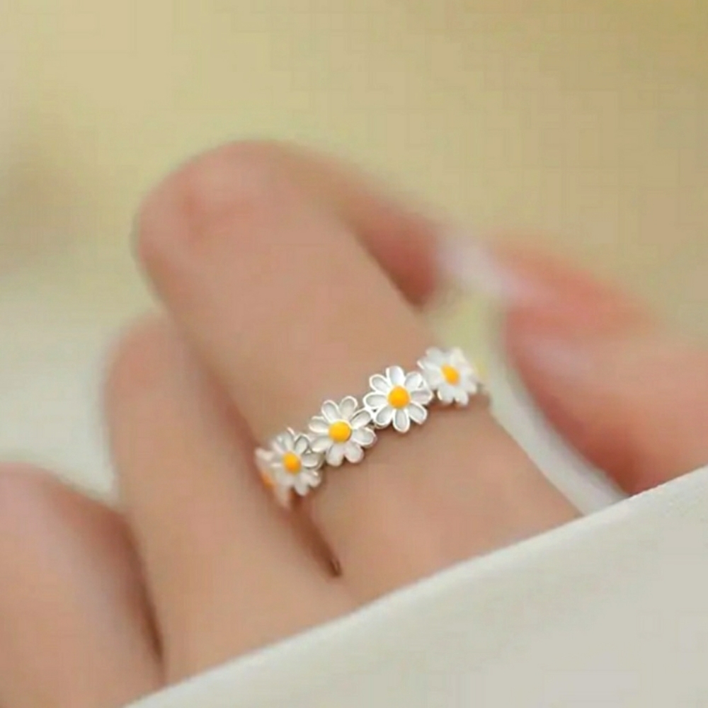 NEW Daisy Flower Women's Adjustable Ring